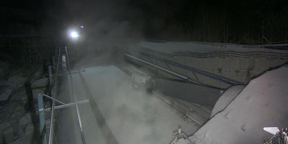 Archivbild Baukamera 3 - Webcam Baustelle Koralmtunnel Baulos KAT3, Baugrube Mitterpichling bei St.Andrä im Lavanttal - Montage der Tunnelvortriebsmaschine